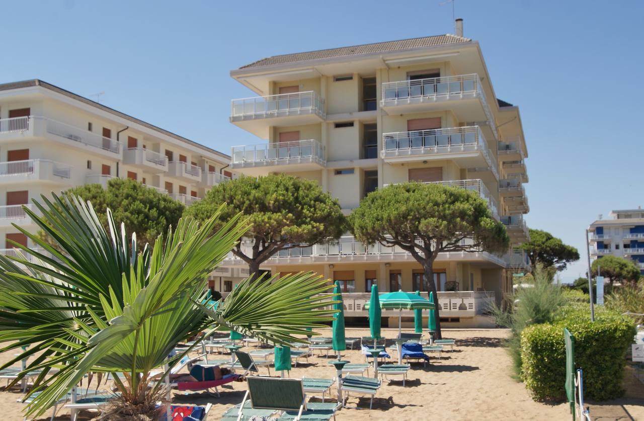 Appartamenti Diplomatic-Residence Fronte Mare-Piazza Torino-Lido Di Jesolo Exteriör bild