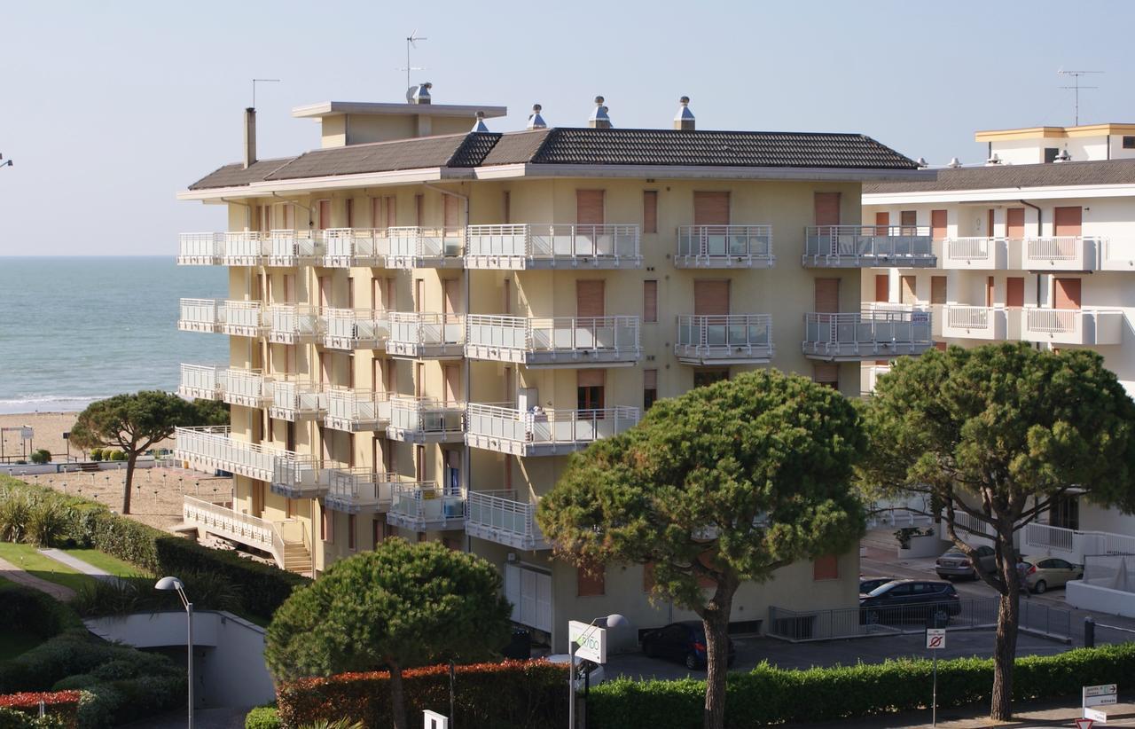 Appartamenti Diplomatic-Residence Fronte Mare-Piazza Torino-Lido Di Jesolo Exteriör bild