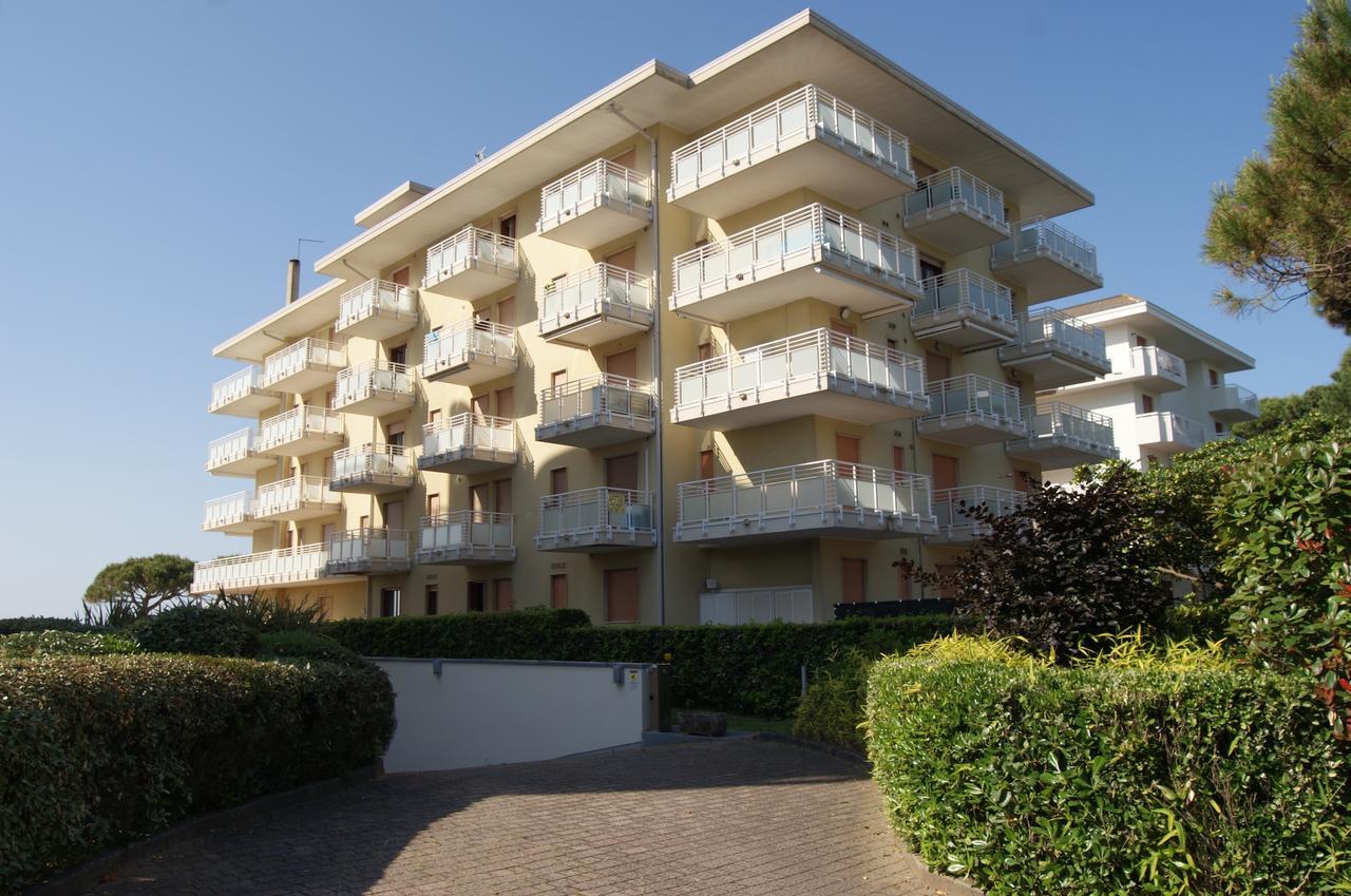 Appartamenti Diplomatic-Residence Fronte Mare-Piazza Torino-Lido Di Jesolo Exteriör bild