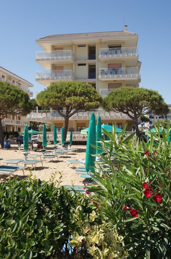 Appartamenti Diplomatic-Residence Fronte Mare-Piazza Torino-Lido Di Jesolo Exteriör bild